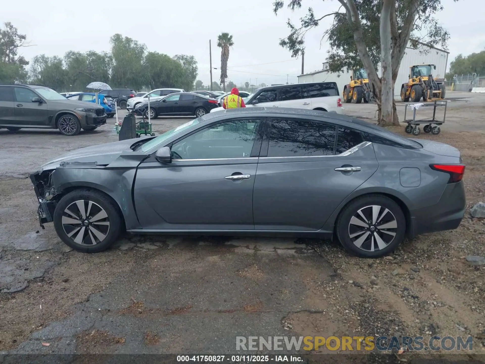 14 Photograph of a damaged car 1N4BL4EV5KC100548 NISSAN ALTIMA 2019