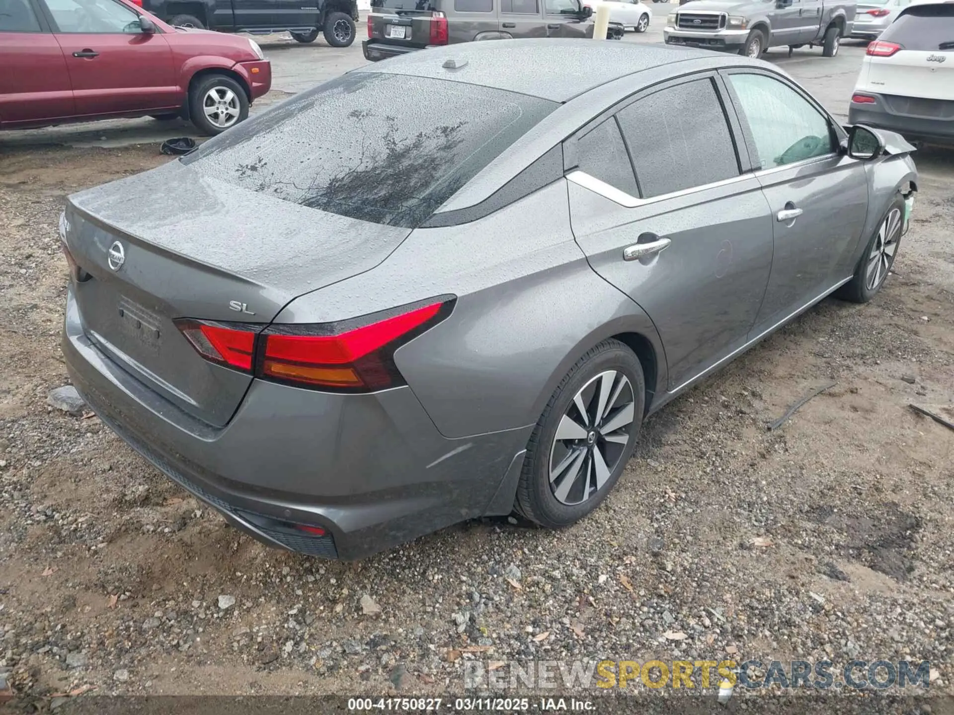 4 Photograph of a damaged car 1N4BL4EV5KC100548 NISSAN ALTIMA 2019