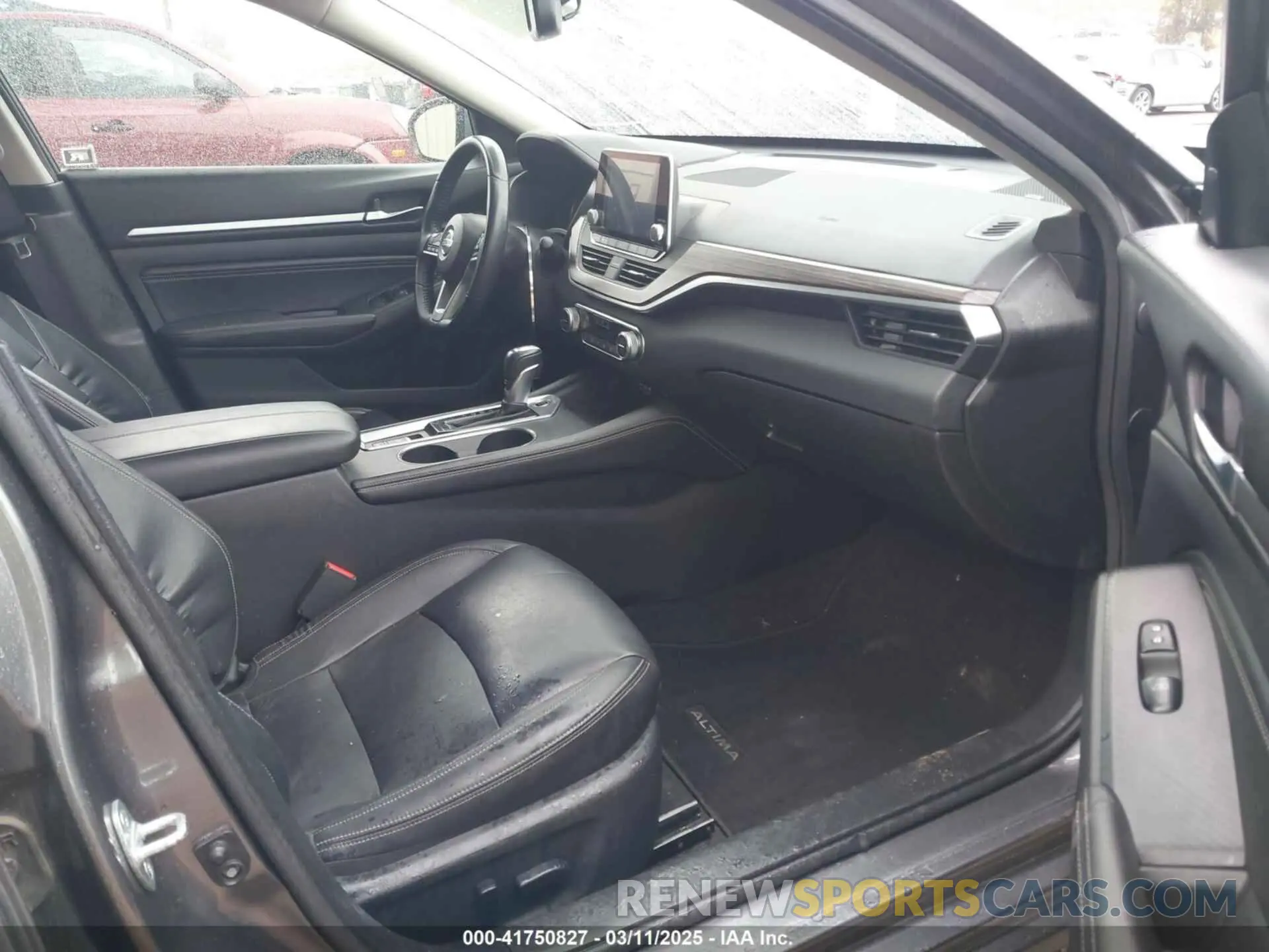 5 Photograph of a damaged car 1N4BL4EV5KC100548 NISSAN ALTIMA 2019