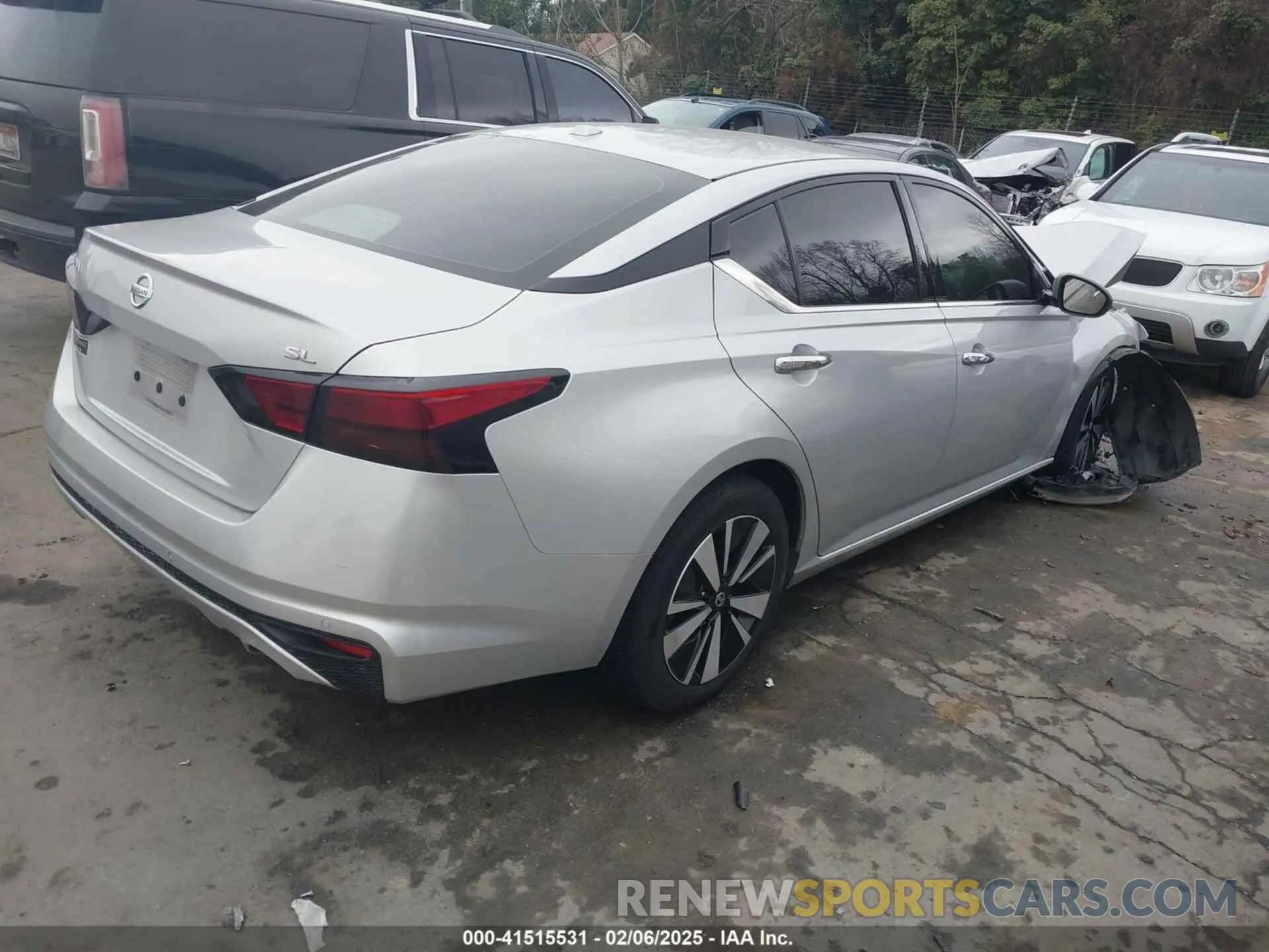 4 Photograph of a damaged car 1N4BL4EV5KC156392 NISSAN ALTIMA 2019