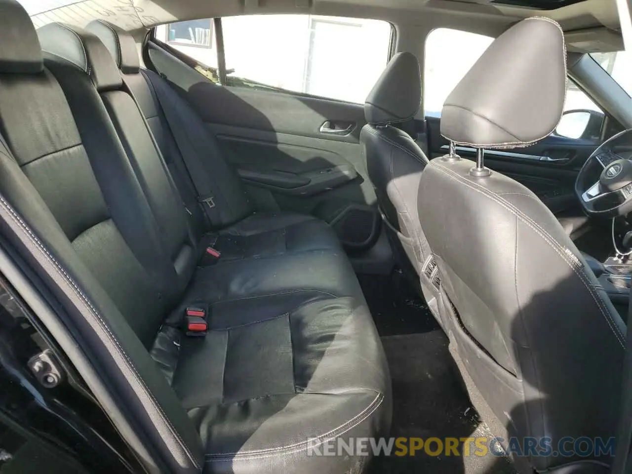 10 Photograph of a damaged car 1N4BL4EV5KC203694 NISSAN ALTIMA 2019