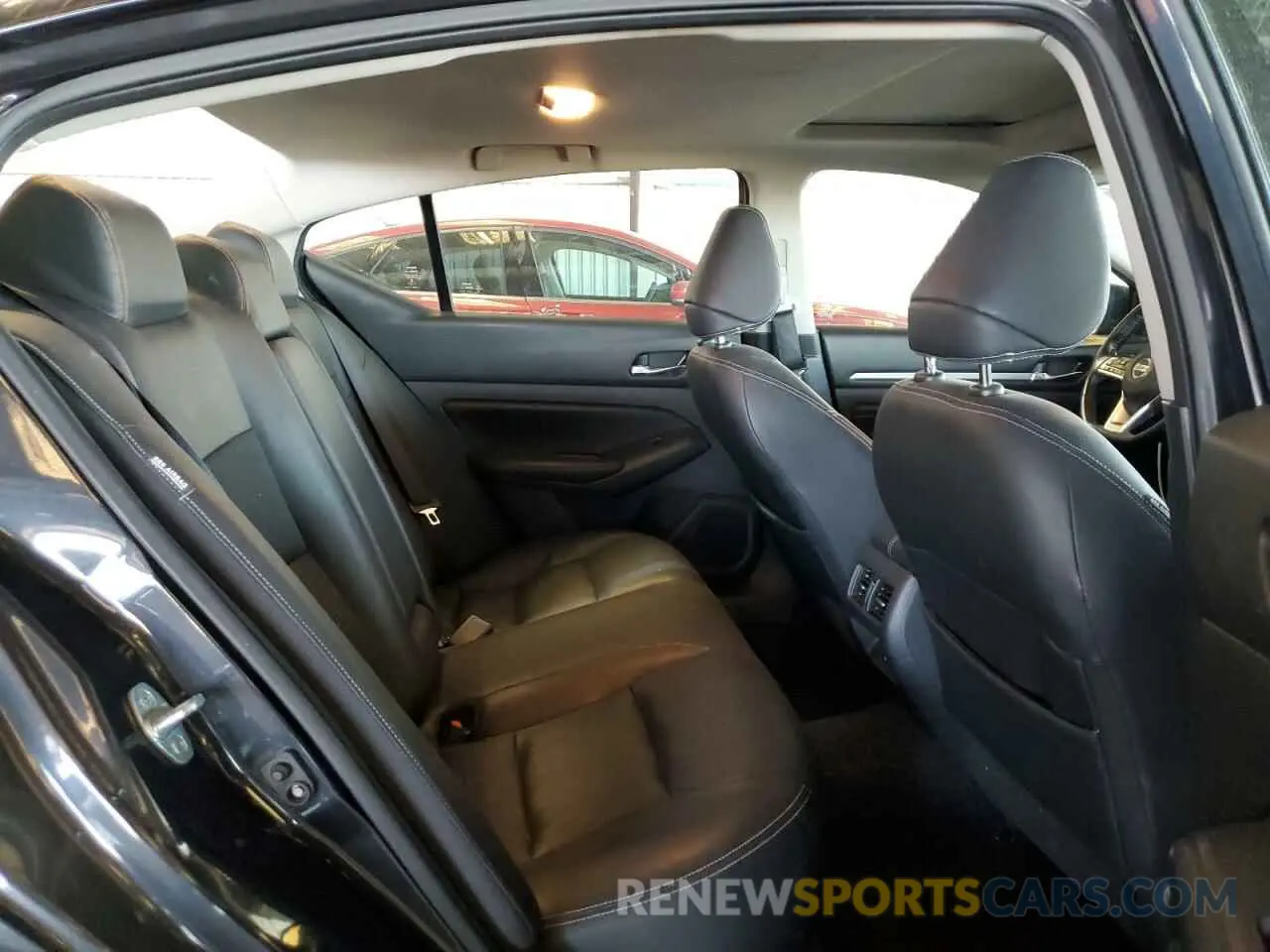 10 Photograph of a damaged car 1N4BL4EV5KC205588 NISSAN ALTIMA 2019