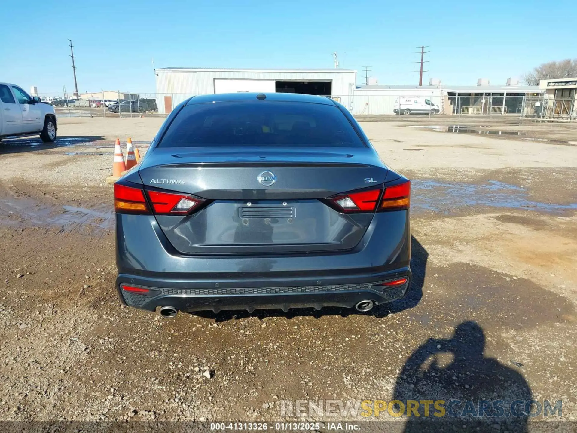 17 Photograph of a damaged car 1N4BL4EV5KC226554 NISSAN ALTIMA 2019