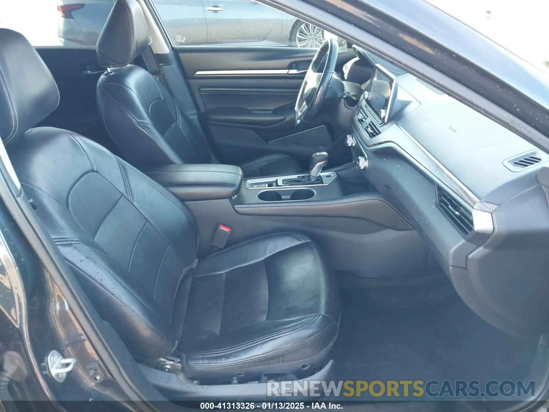 5 Photograph of a damaged car 1N4BL4EV5KC226554 NISSAN ALTIMA 2019