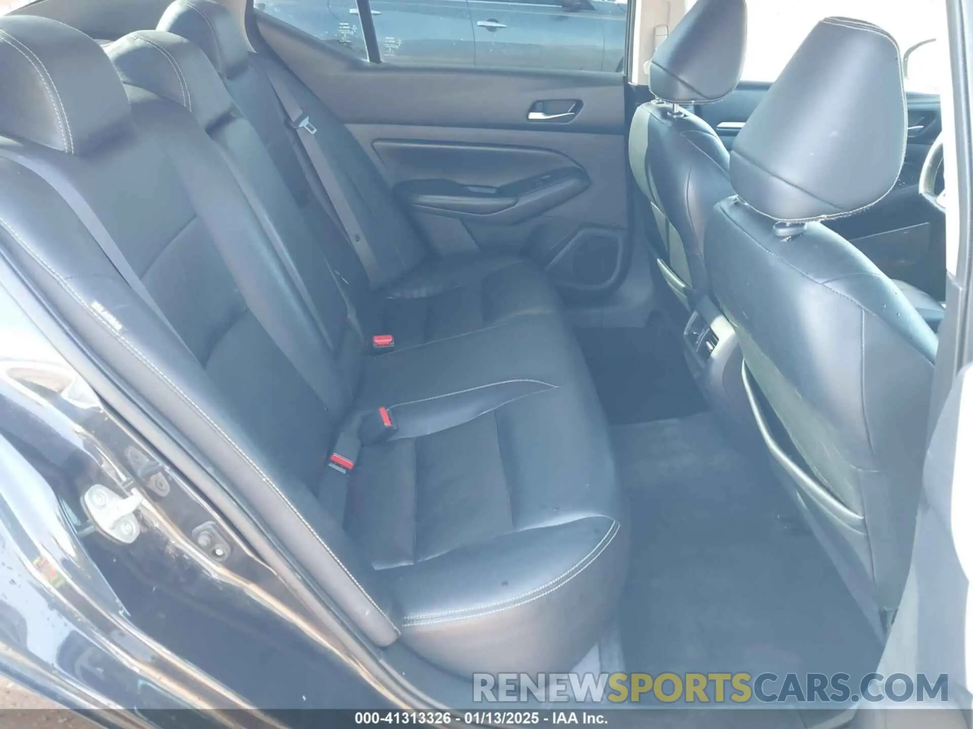 8 Photograph of a damaged car 1N4BL4EV5KC226554 NISSAN ALTIMA 2019