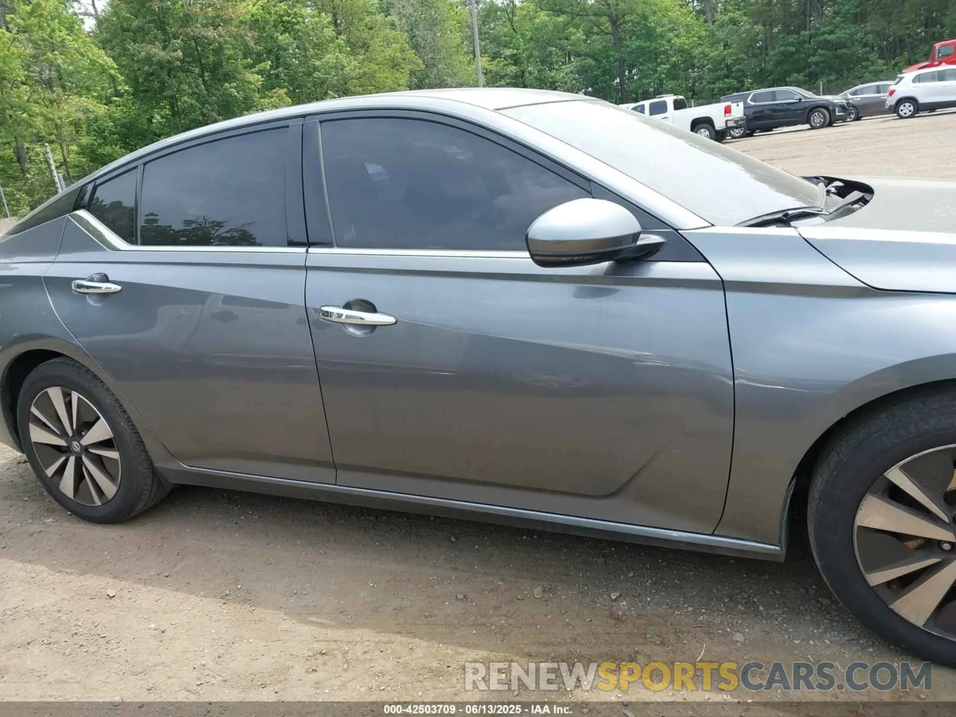 13 Photograph of a damaged car 1N4BL4EV5KC229485 NISSAN ALTIMA 2019