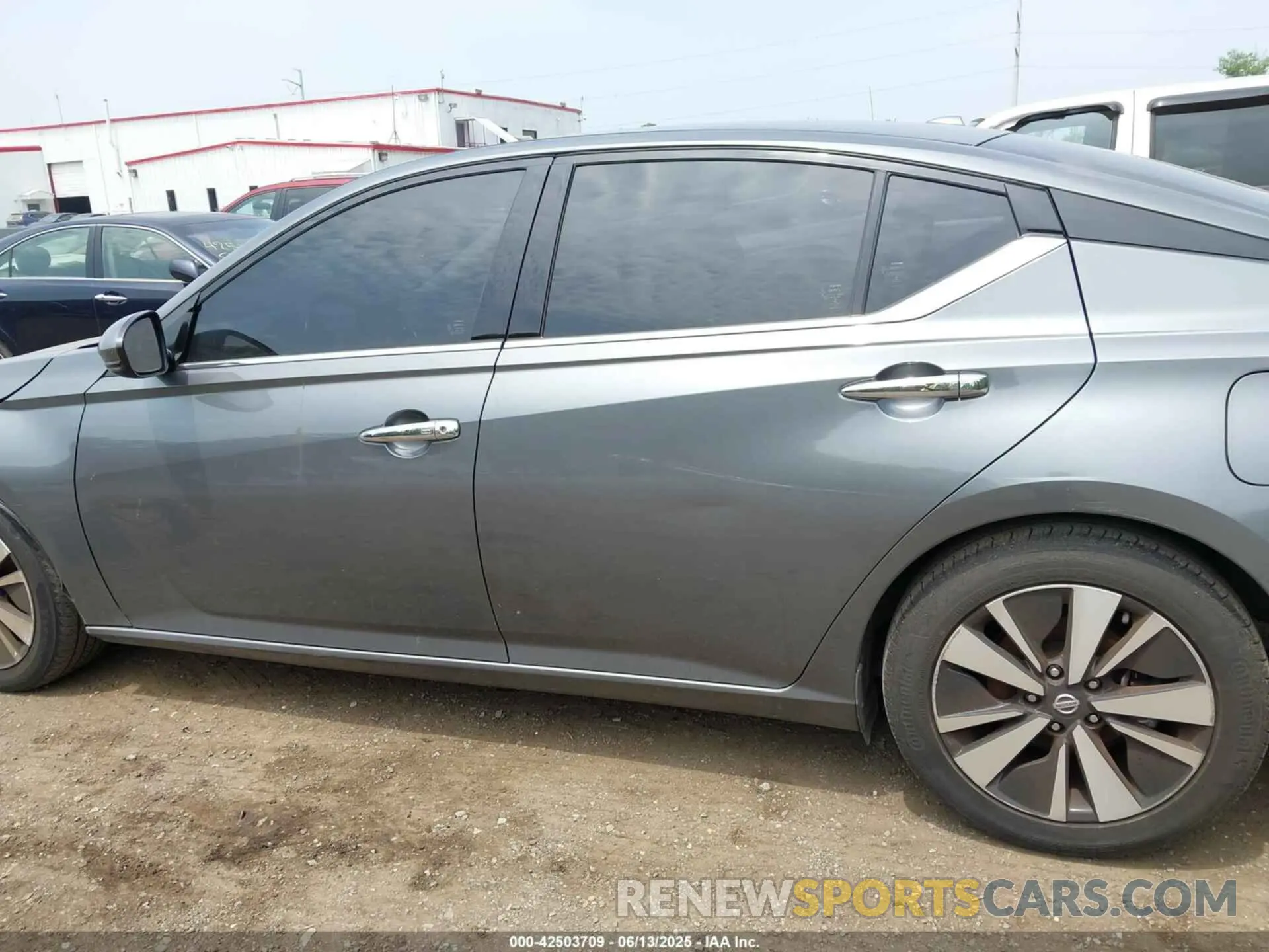 14 Photograph of a damaged car 1N4BL4EV5KC229485 NISSAN ALTIMA 2019