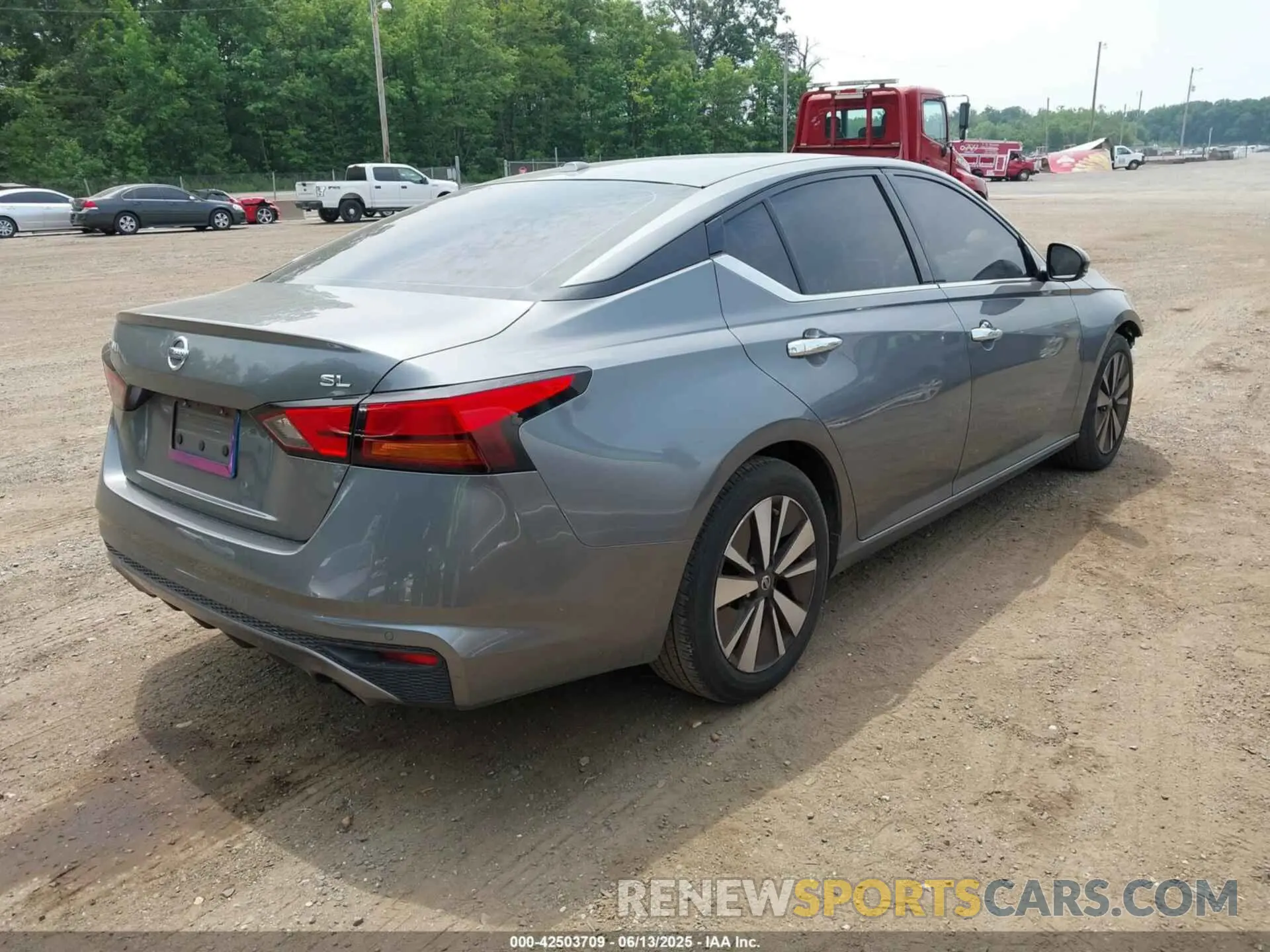 4 Photograph of a damaged car 1N4BL4EV5KC229485 NISSAN ALTIMA 2019