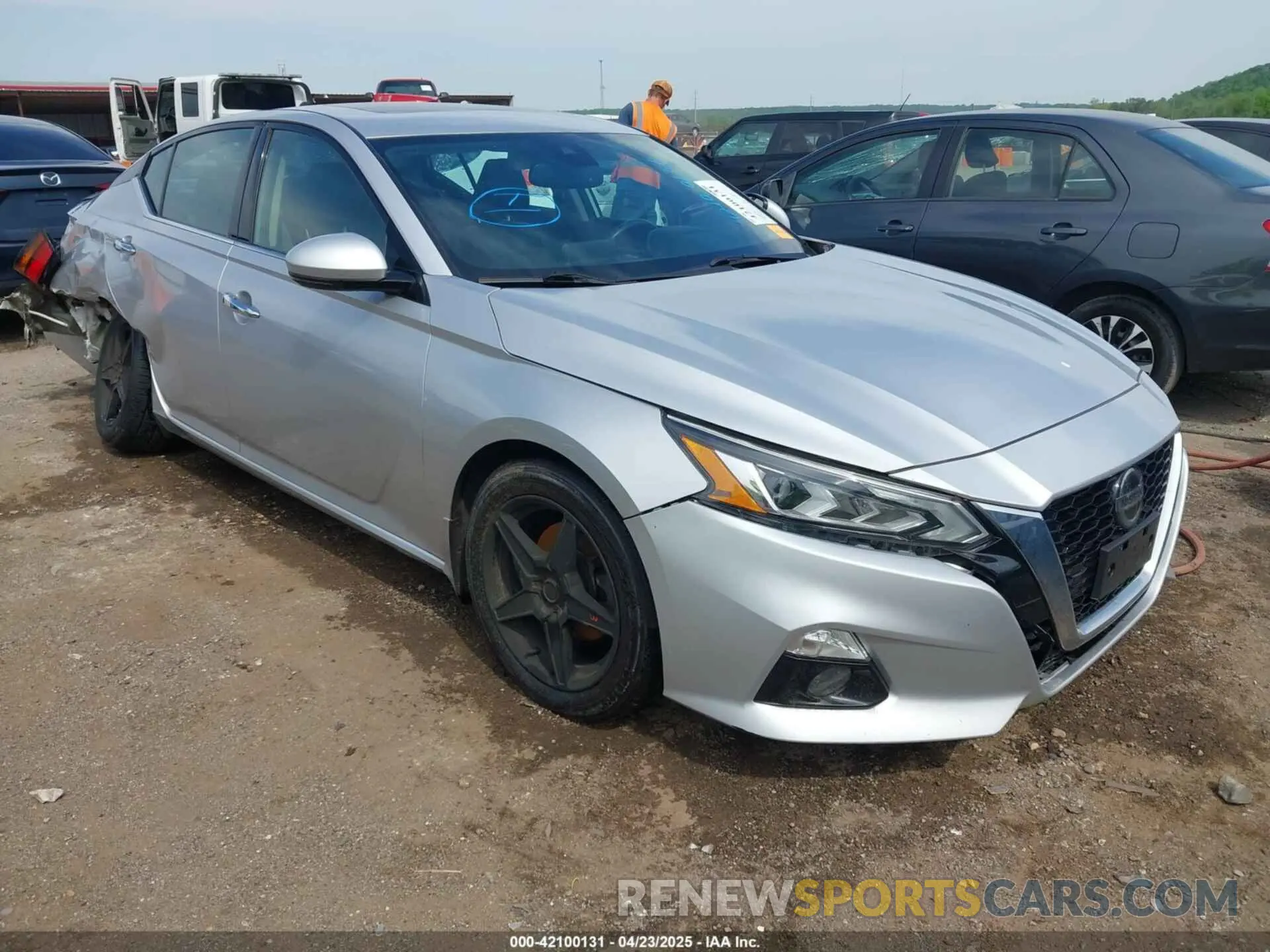 1 Photograph of a damaged car 1N4BL4EV6KC102020 NISSAN ALTIMA 2019