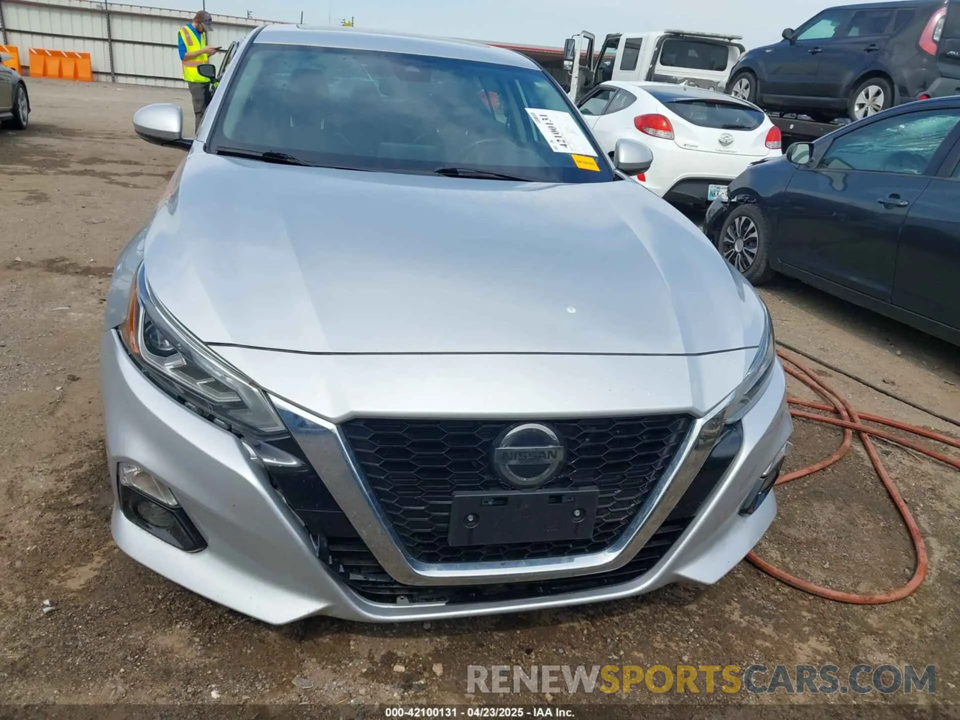 12 Photograph of a damaged car 1N4BL4EV6KC102020 NISSAN ALTIMA 2019