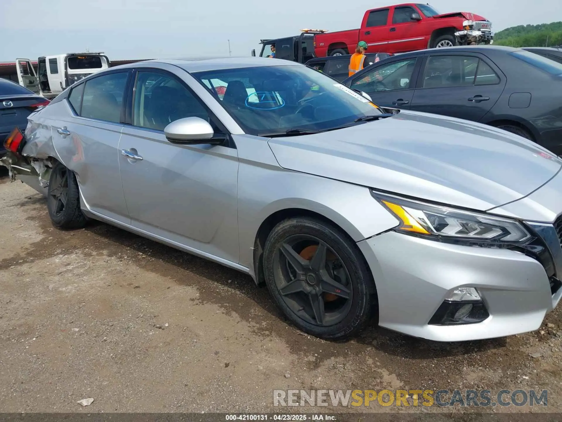 13 Photograph of a damaged car 1N4BL4EV6KC102020 NISSAN ALTIMA 2019