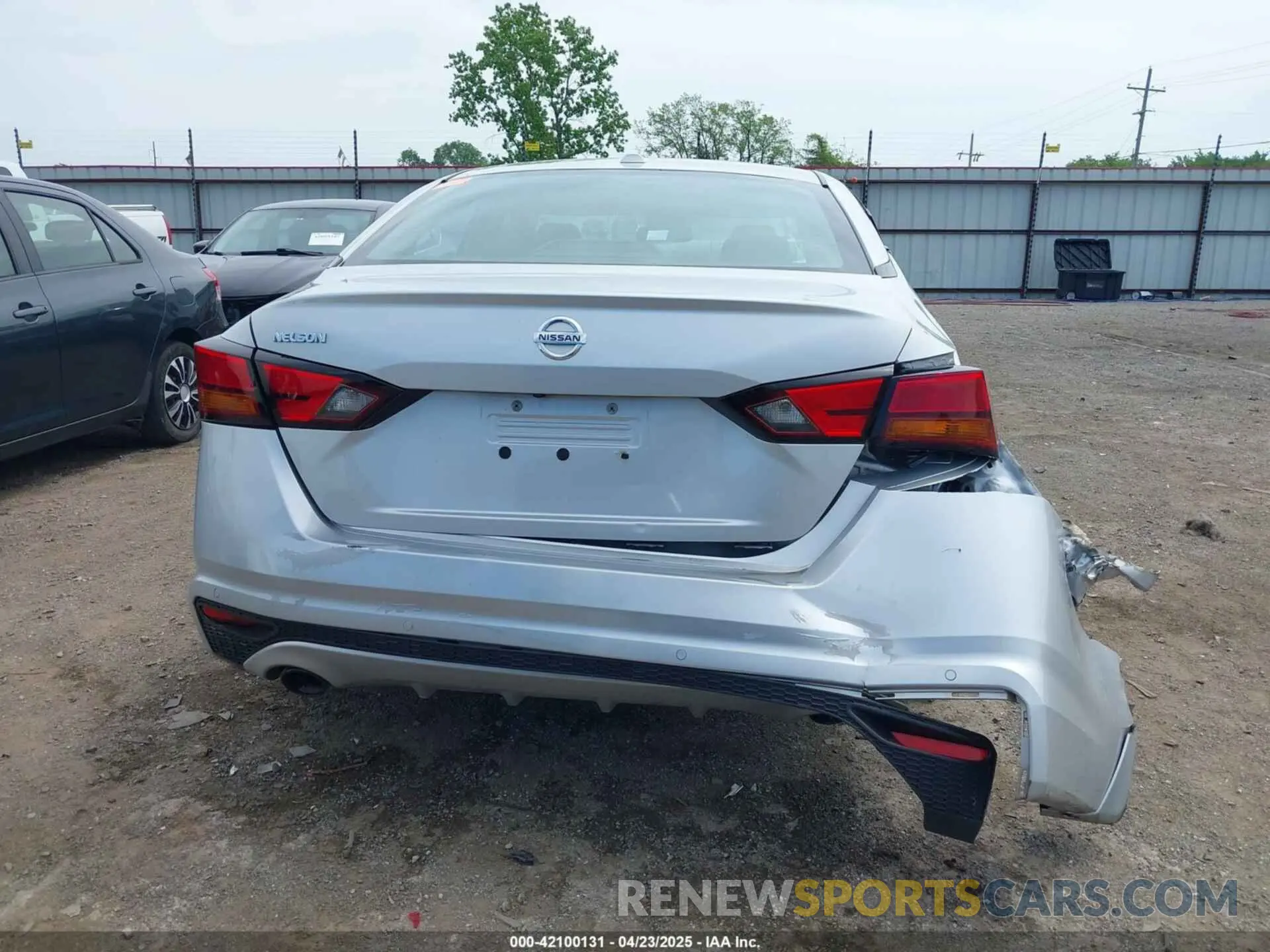 16 Photograph of a damaged car 1N4BL4EV6KC102020 NISSAN ALTIMA 2019