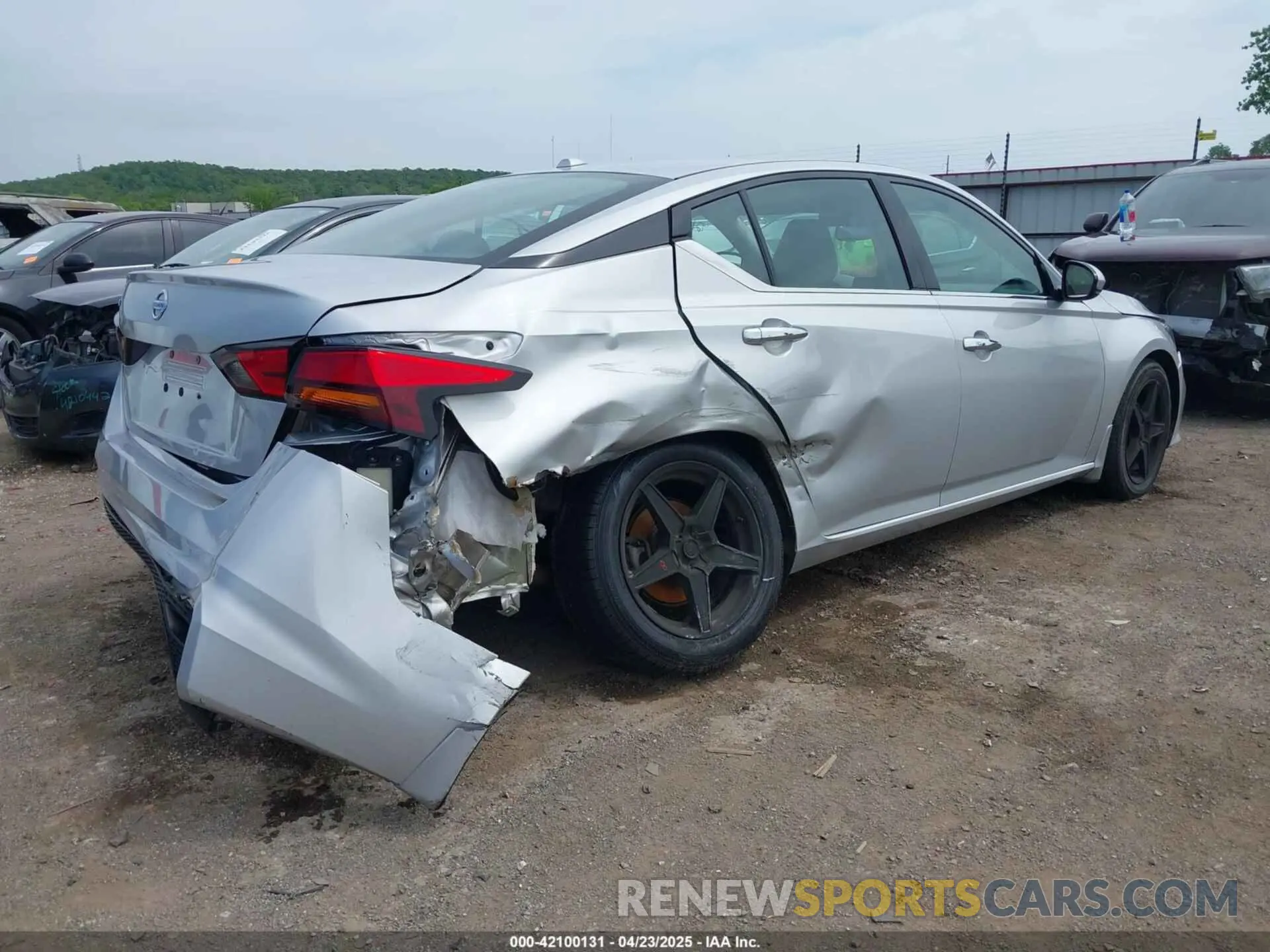 4 Photograph of a damaged car 1N4BL4EV6KC102020 NISSAN ALTIMA 2019
