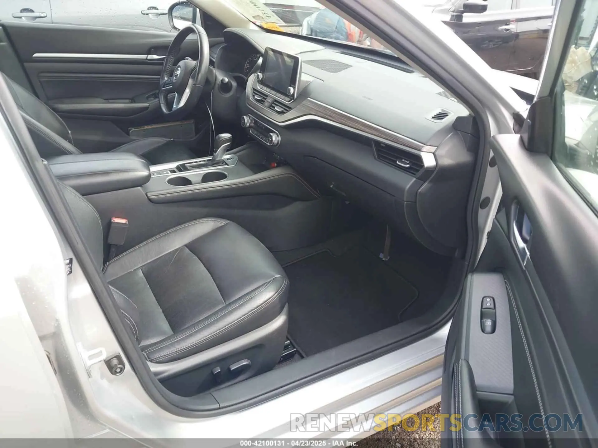 5 Photograph of a damaged car 1N4BL4EV6KC102020 NISSAN ALTIMA 2019