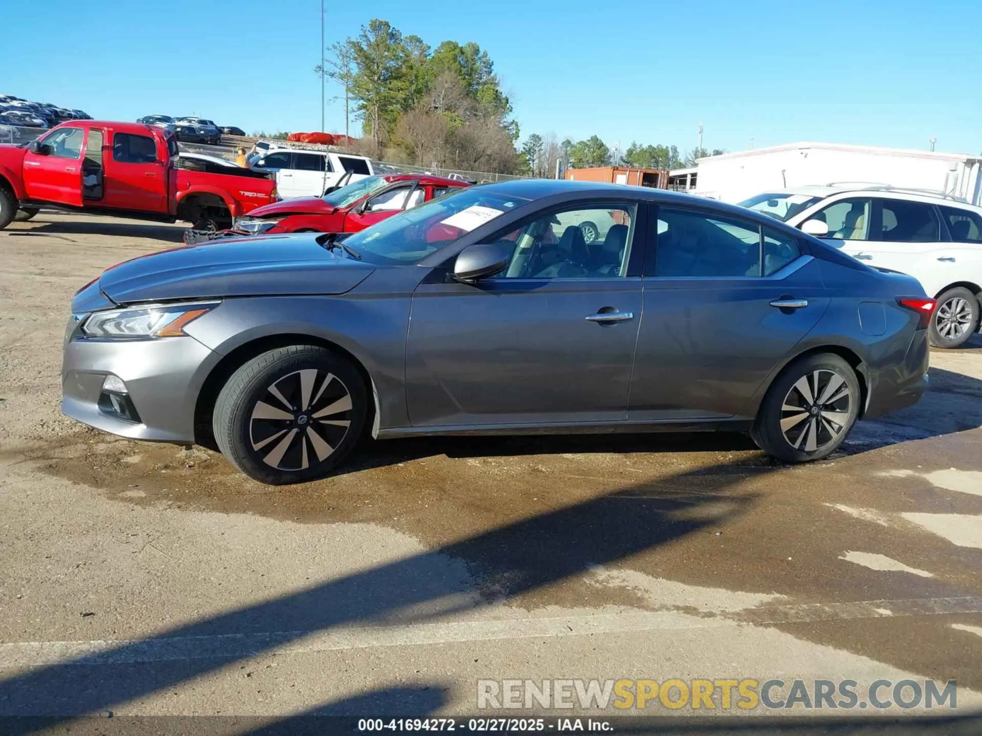 14 Photograph of a damaged car 1N4BL4EV6KC111025 NISSAN ALTIMA 2019