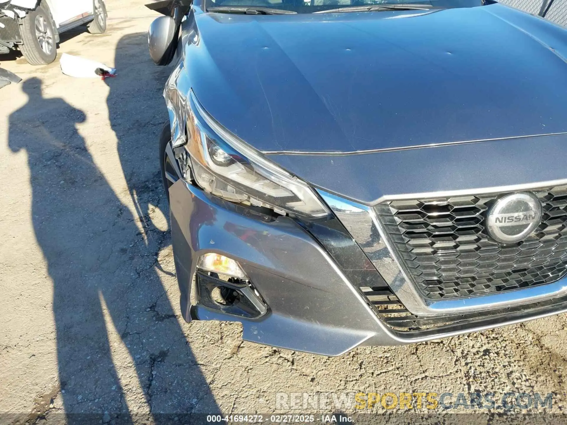 18 Photograph of a damaged car 1N4BL4EV6KC111025 NISSAN ALTIMA 2019