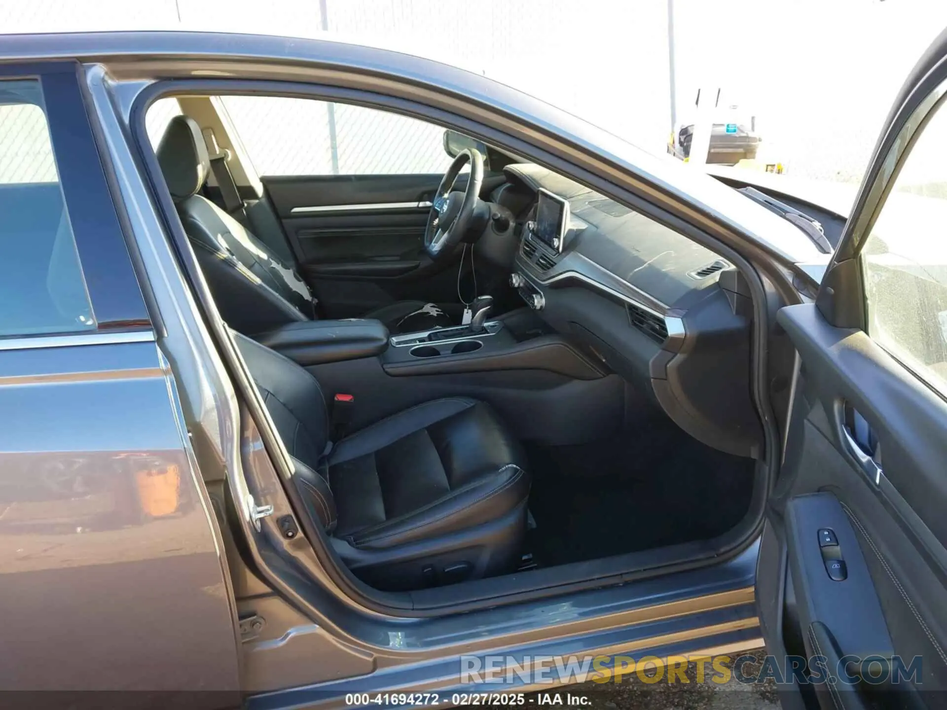 5 Photograph of a damaged car 1N4BL4EV6KC111025 NISSAN ALTIMA 2019