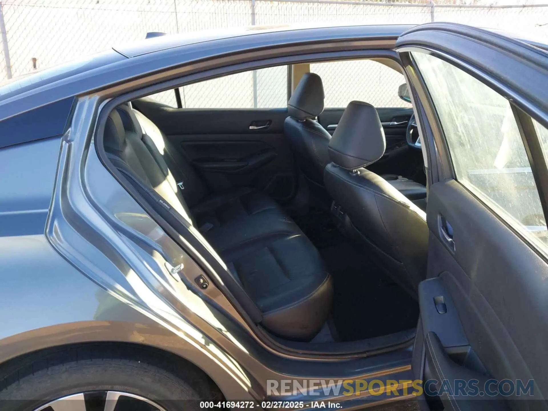 8 Photograph of a damaged car 1N4BL4EV6KC111025 NISSAN ALTIMA 2019