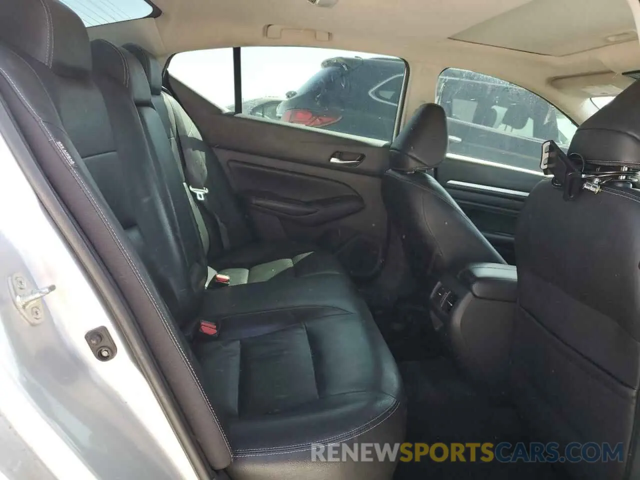 10 Photograph of a damaged car 1N4BL4EV6KC175338 NISSAN ALTIMA 2019