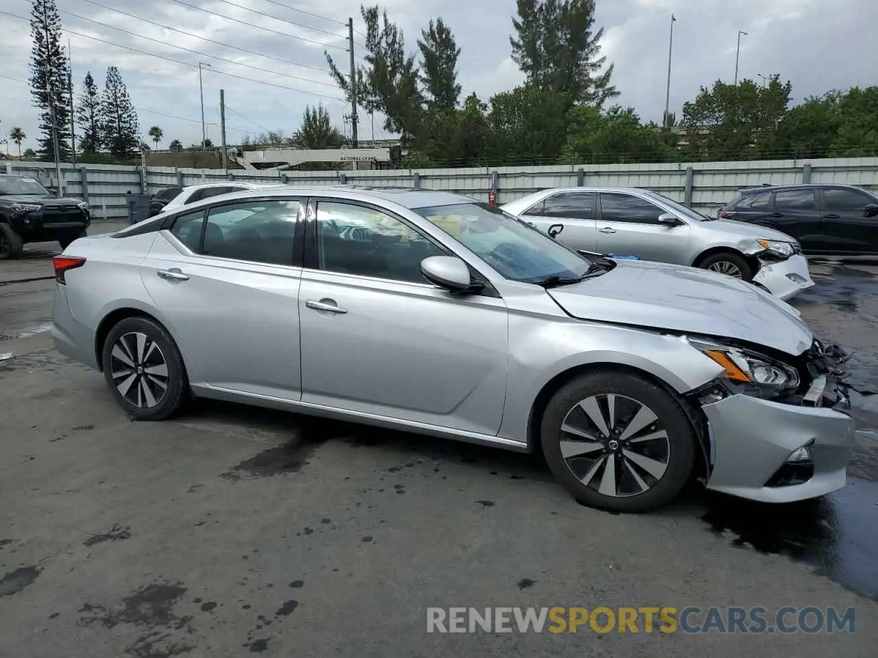 4 Photograph of a damaged car 1N4BL4EV6KC184332 NISSAN ALTIMA 2019