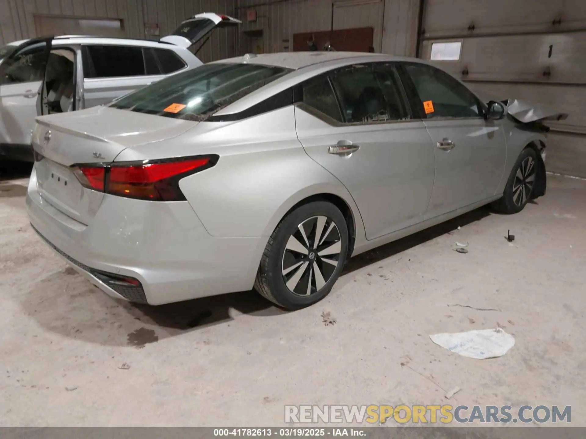 4 Photograph of a damaged car 1N4BL4EV6KC257425 NISSAN ALTIMA 2019
