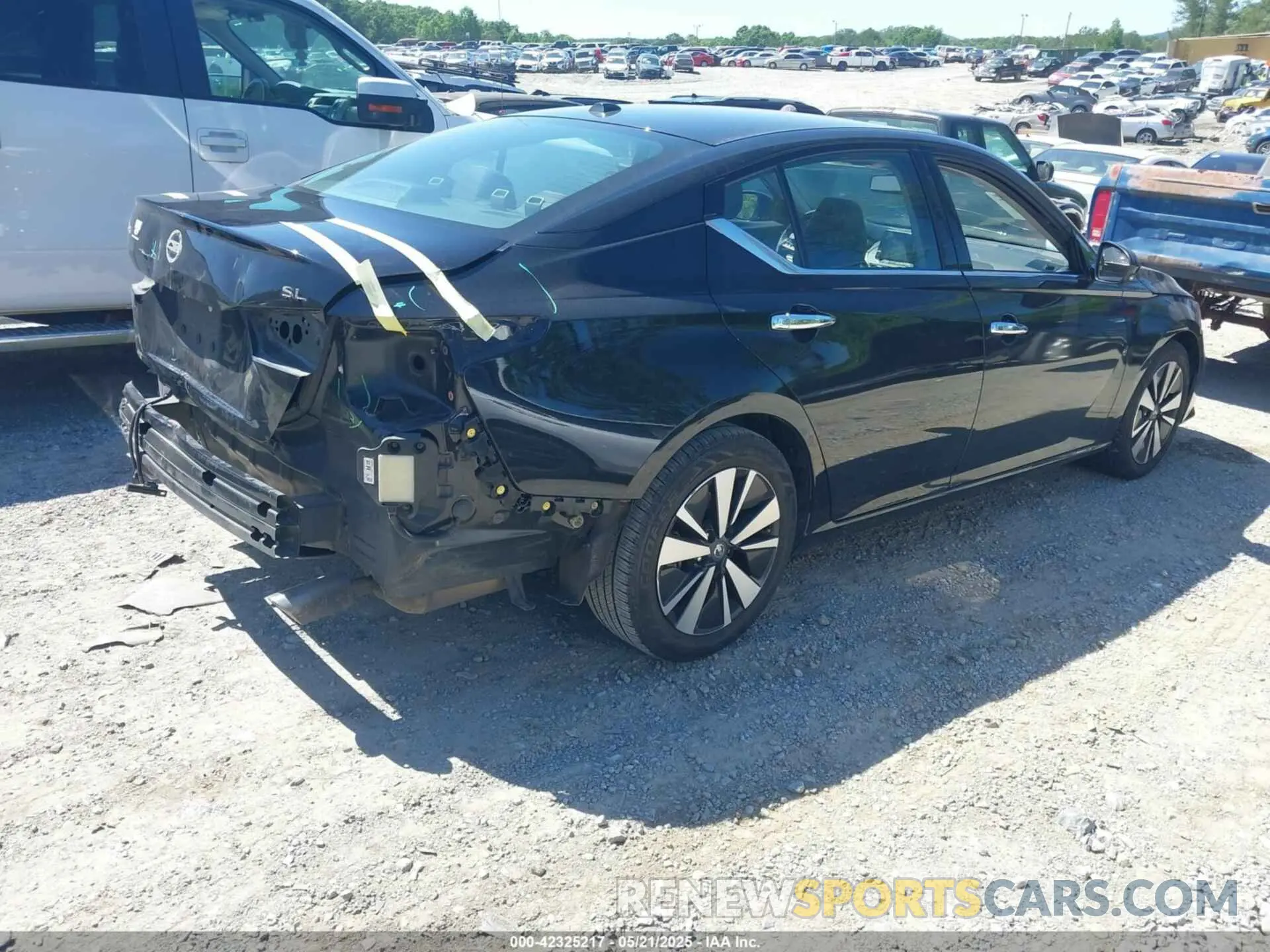 4 Photograph of a damaged car 1N4BL4EV7KC229536 NISSAN ALTIMA 2019