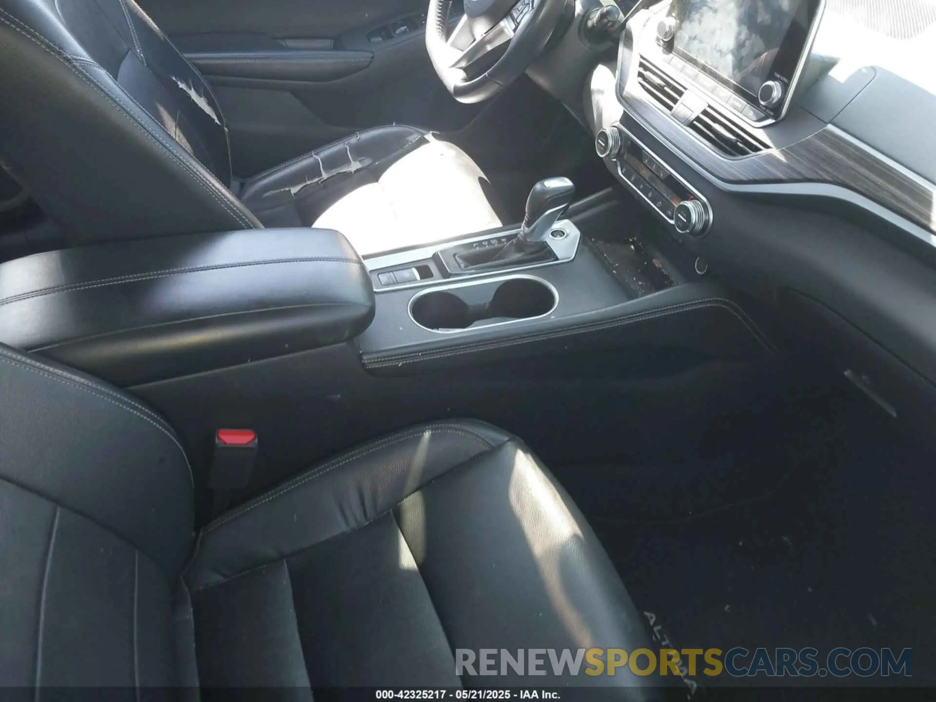 5 Photograph of a damaged car 1N4BL4EV7KC229536 NISSAN ALTIMA 2019