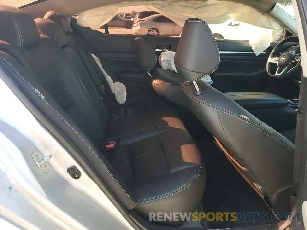 10 Photograph of a damaged car 1N4BL4EV7KC233473 NISSAN ALTIMA 2019