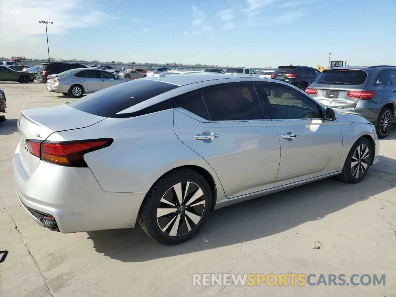 3 Photograph of a damaged car 1N4BL4EV7KC233473 NISSAN ALTIMA 2019