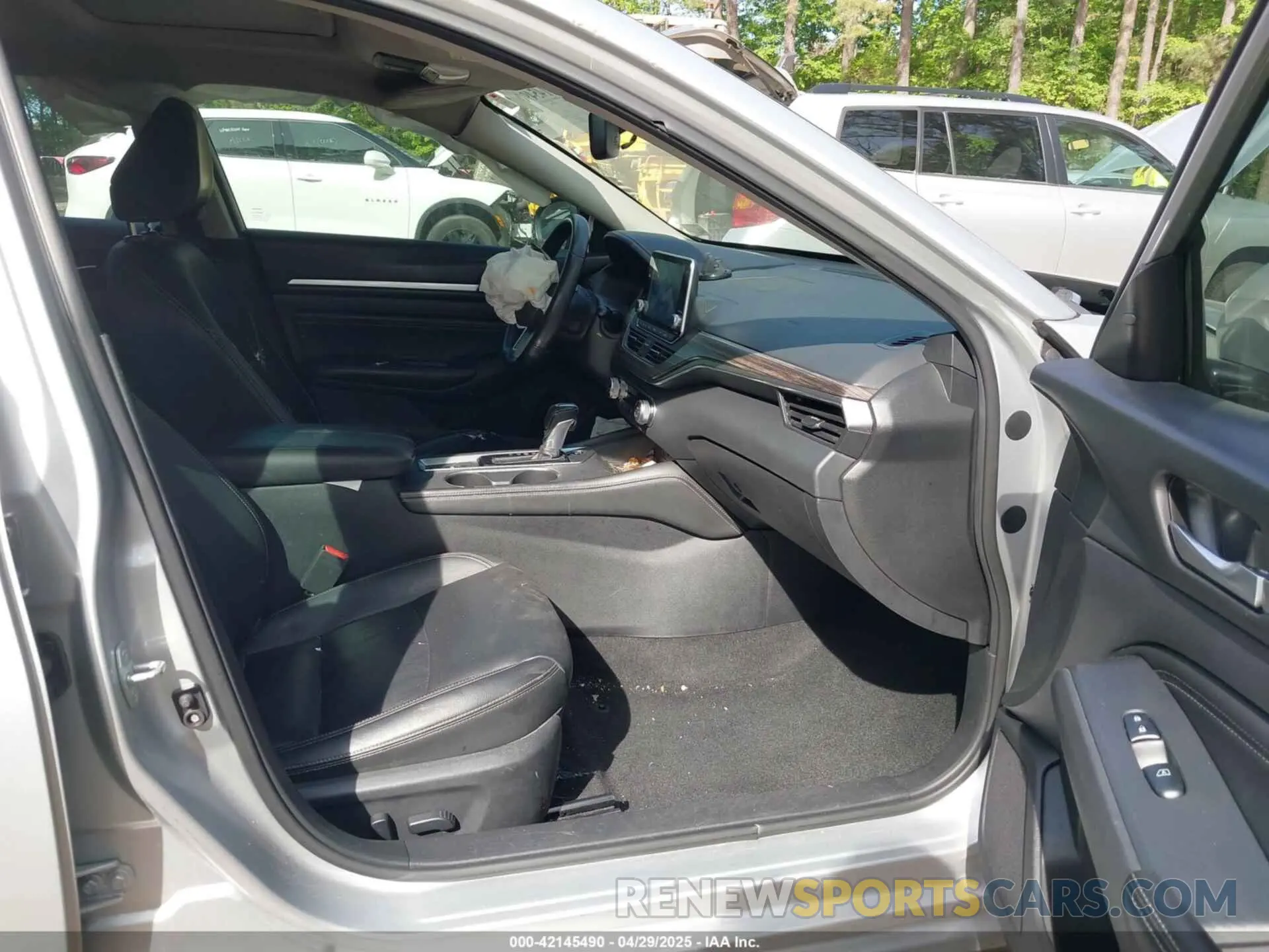 5 Photograph of a damaged car 1N4BL4EV7KC246563 NISSAN ALTIMA 2019