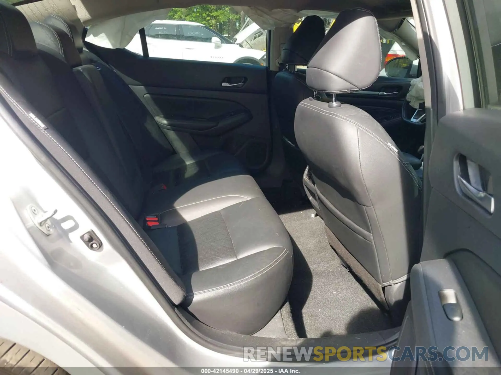 8 Photograph of a damaged car 1N4BL4EV7KC246563 NISSAN ALTIMA 2019