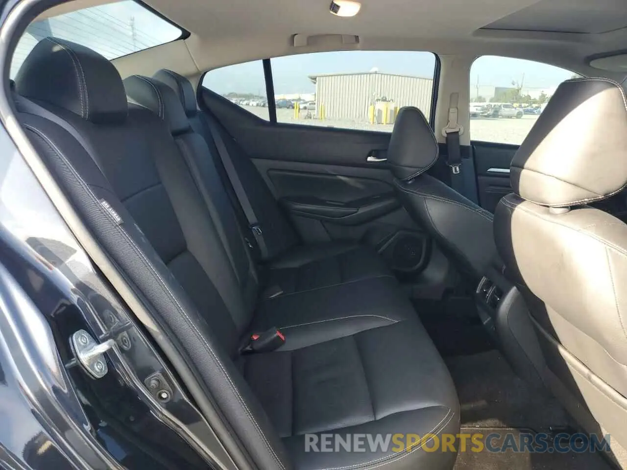 10 Photograph of a damaged car 1N4BL4EV8KC166138 NISSAN ALTIMA 2019