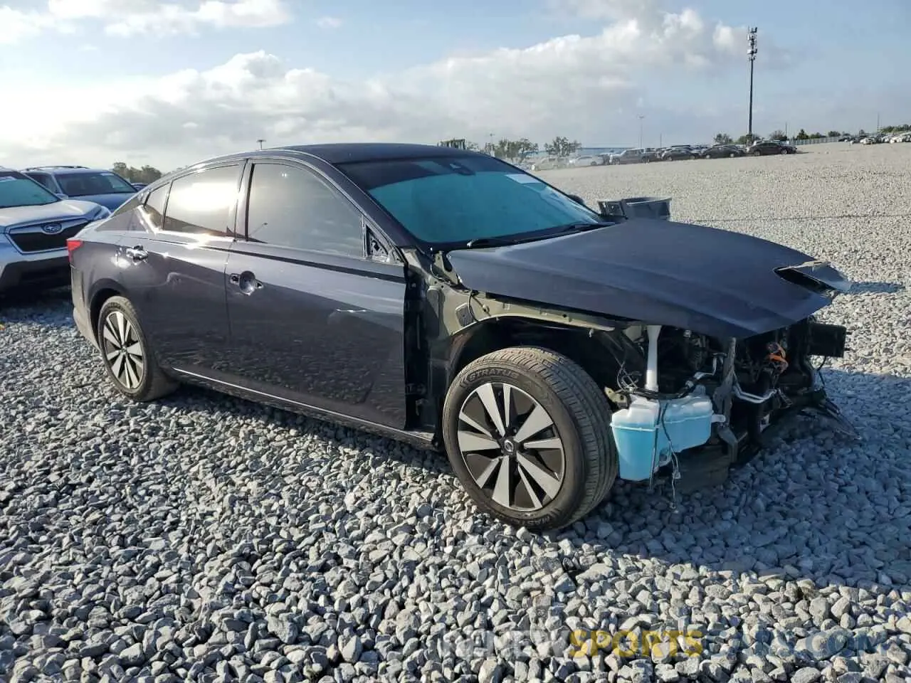 4 Photograph of a damaged car 1N4BL4EV8KC166138 NISSAN ALTIMA 2019