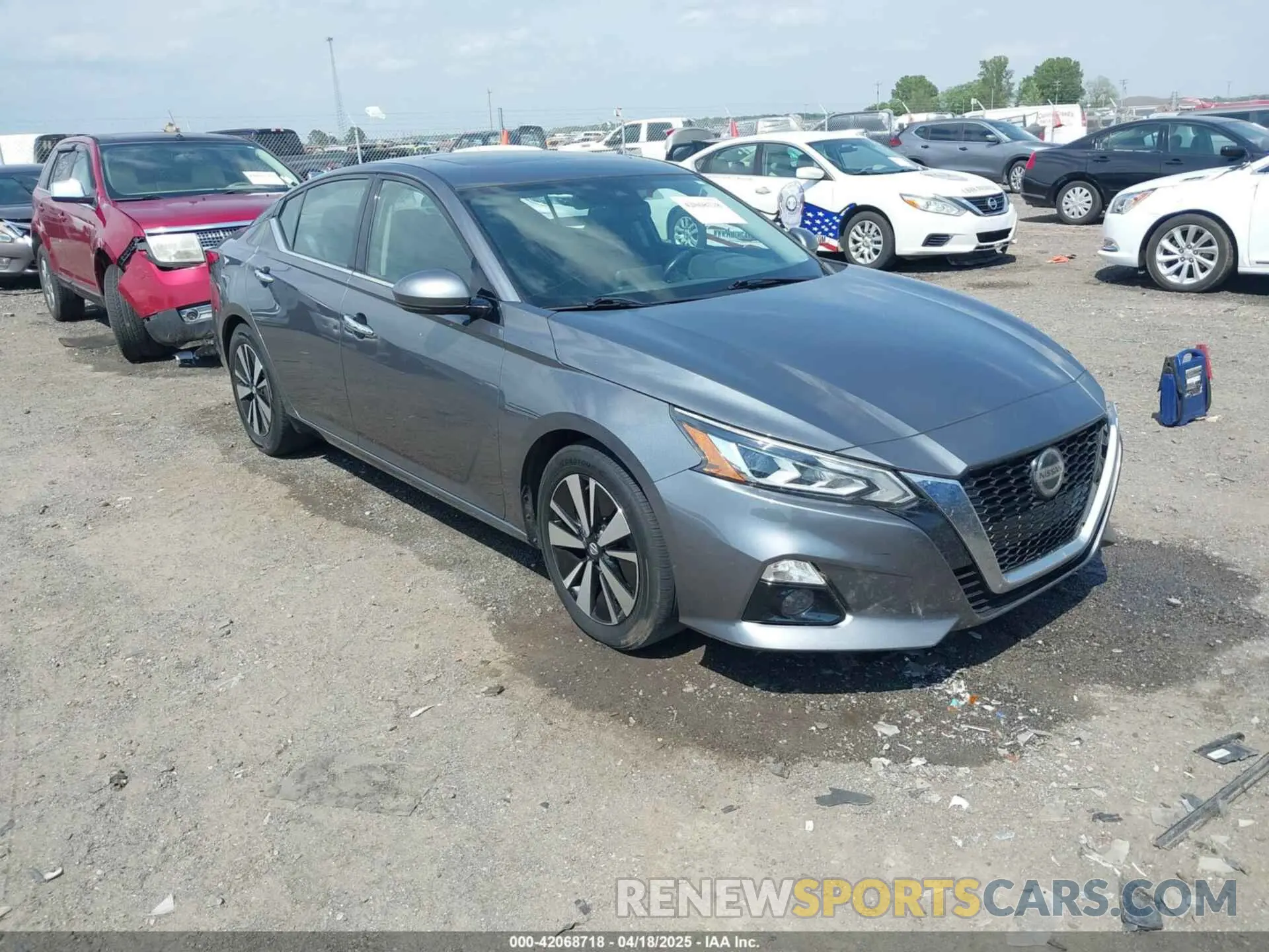 1 Photograph of a damaged car 1N4BL4EV8KC169928 NISSAN ALTIMA 2019