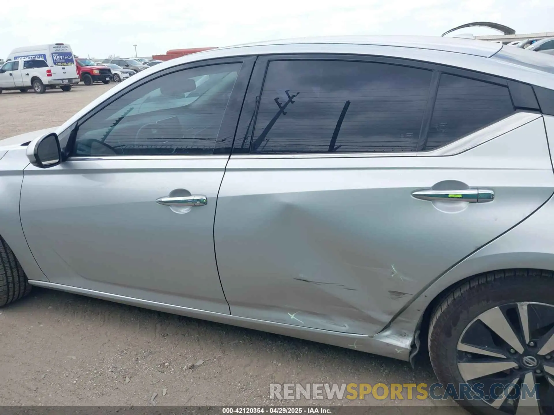 14 Photograph of a damaged car 1N4BL4EV8KC189905 NISSAN ALTIMA 2019