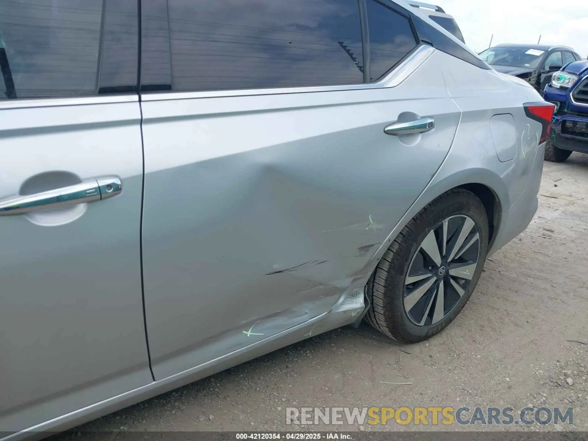 6 Photograph of a damaged car 1N4BL4EV8KC189905 NISSAN ALTIMA 2019