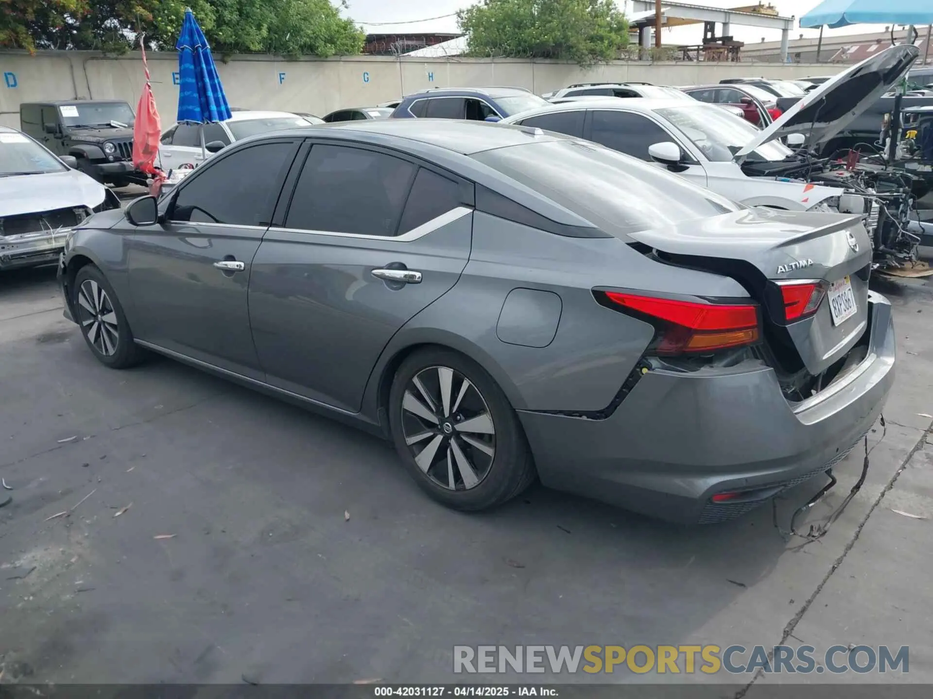 3 Photograph of a damaged car 1N4BL4EV8KC200773 NISSAN ALTIMA 2019
