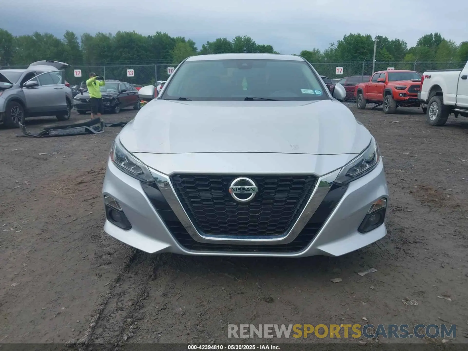 13 Photograph of a damaged car 1N4BL4EV8KC218304 NISSAN ALTIMA 2019