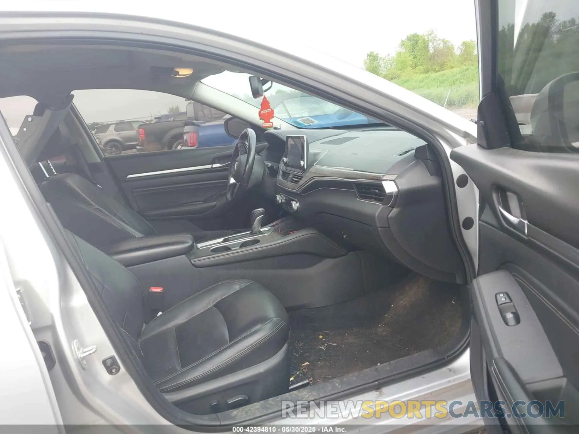 5 Photograph of a damaged car 1N4BL4EV8KC218304 NISSAN ALTIMA 2019