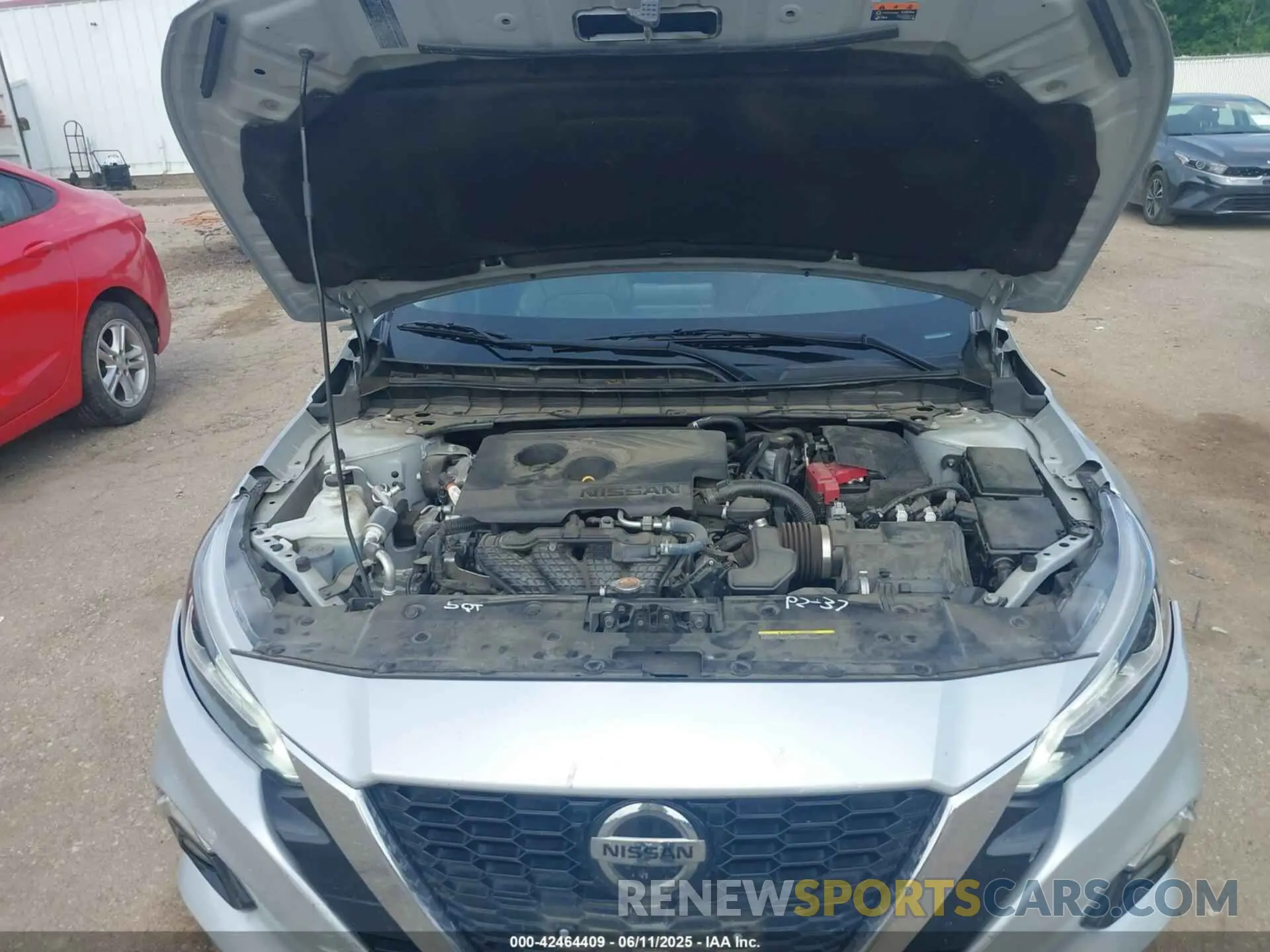 10 Photograph of a damaged car 1N4BL4EV8KC252226 NISSAN ALTIMA 2019