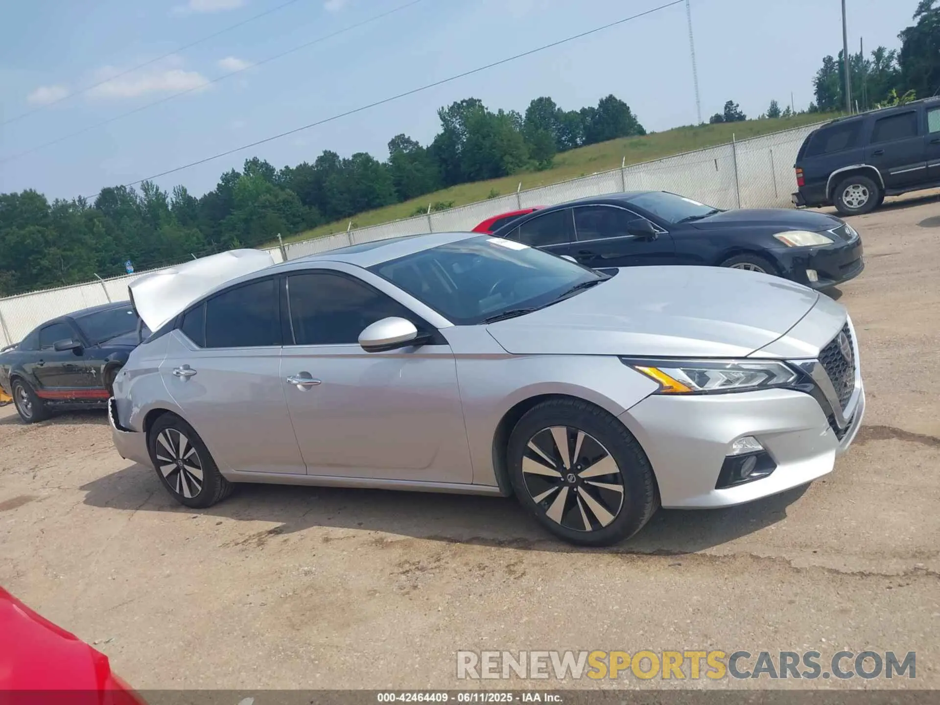 13 Photograph of a damaged car 1N4BL4EV8KC252226 NISSAN ALTIMA 2019