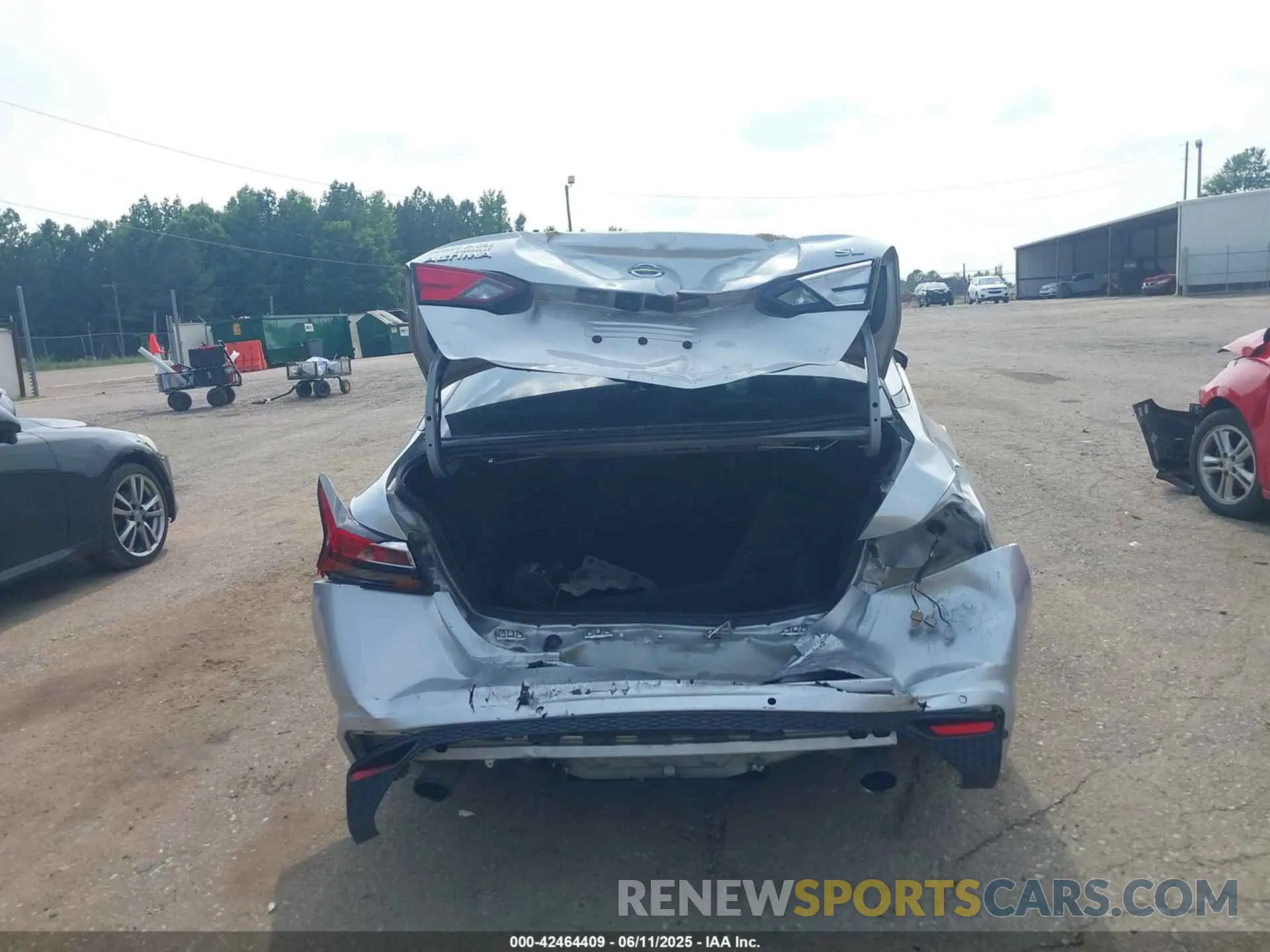 16 Photograph of a damaged car 1N4BL4EV8KC252226 NISSAN ALTIMA 2019