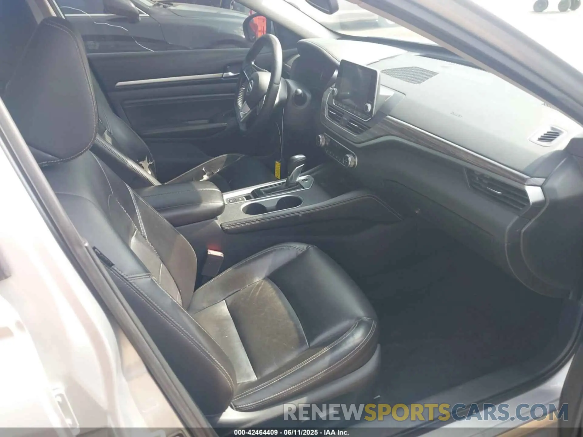 5 Photograph of a damaged car 1N4BL4EV8KC252226 NISSAN ALTIMA 2019