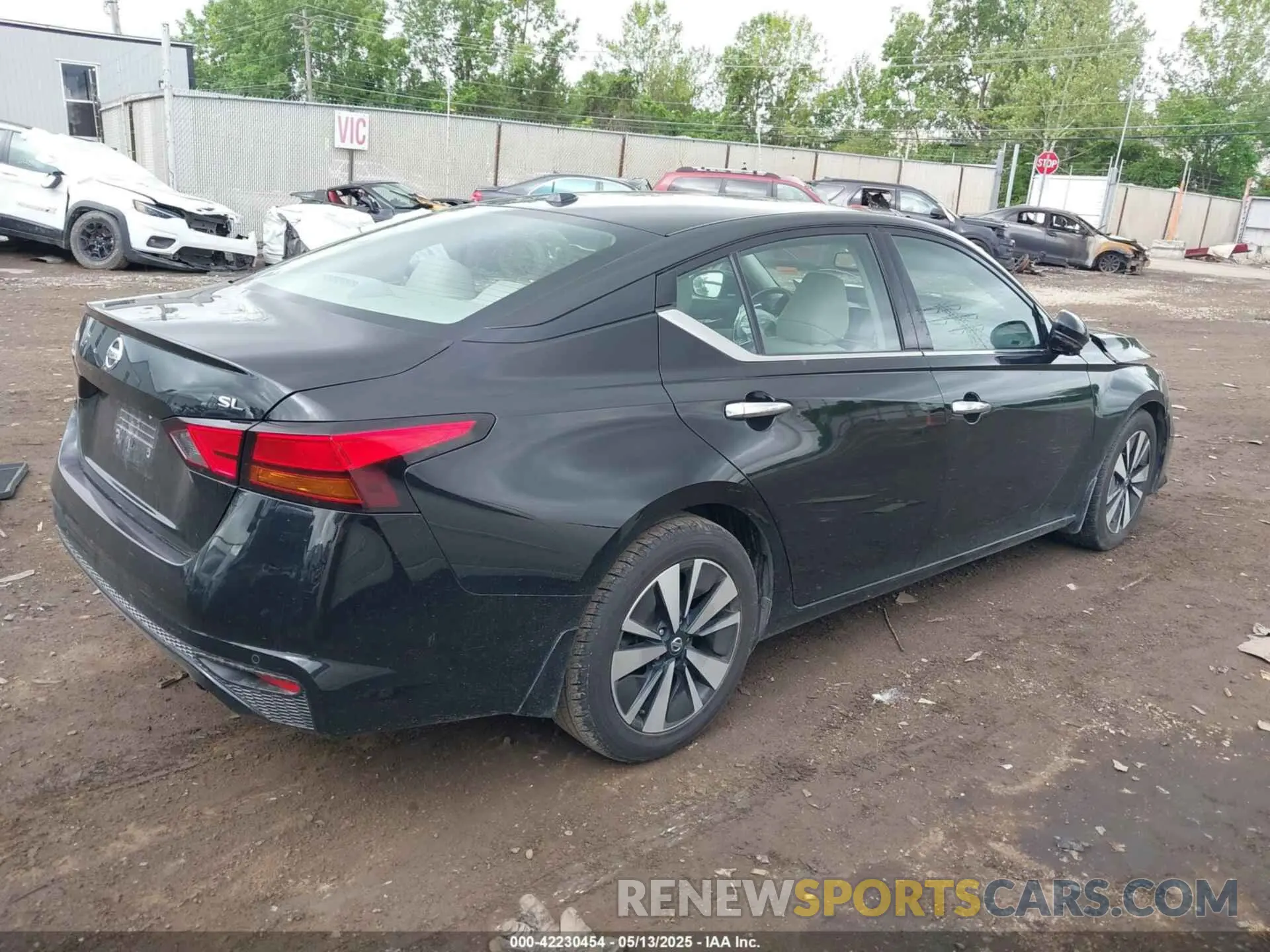 4 Photograph of a damaged car 1N4BL4EV9KC101346 NISSAN ALTIMA 2019