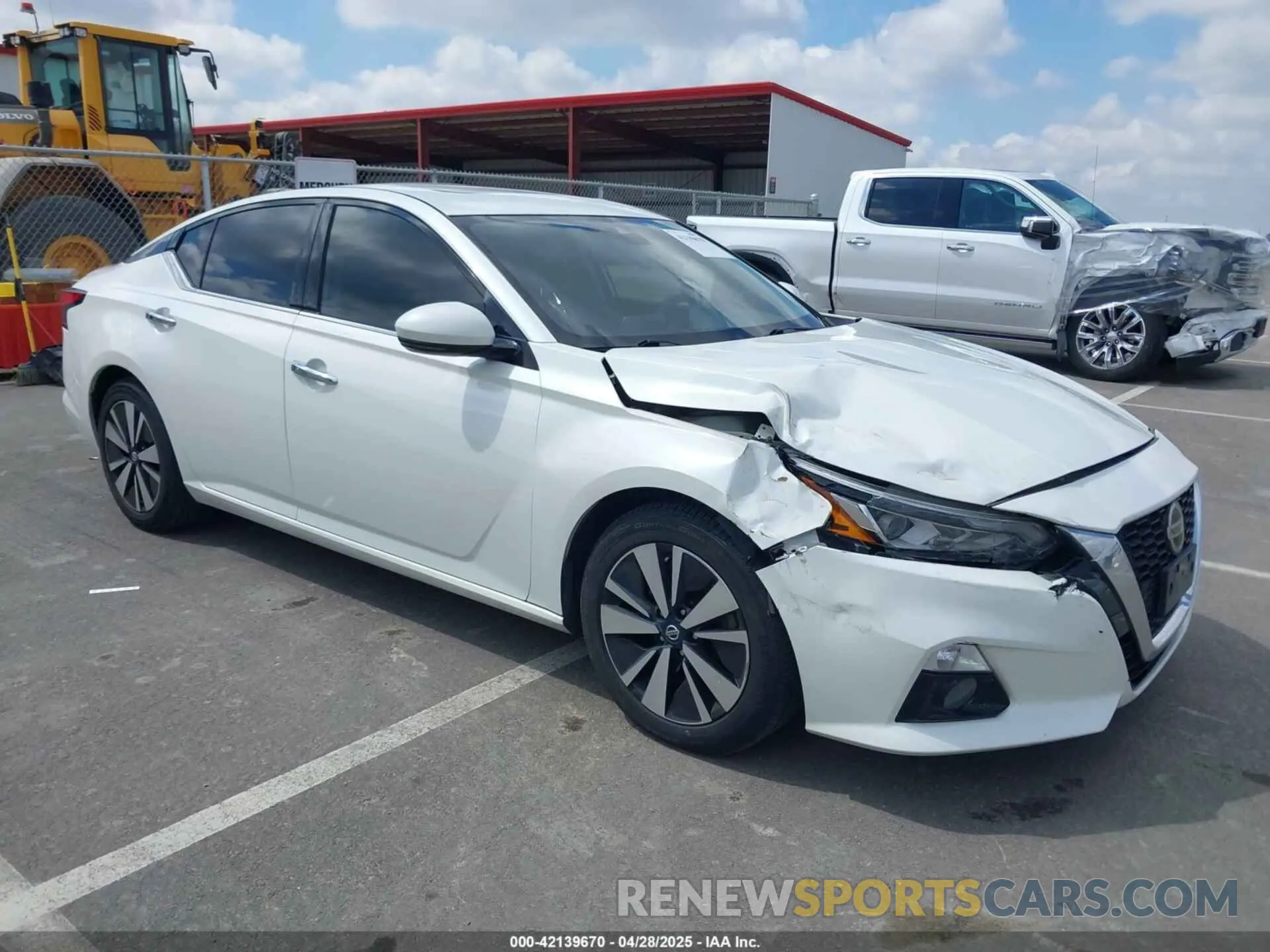 1 Photograph of a damaged car 1N4BL4EV9KC103050 NISSAN ALTIMA 2019