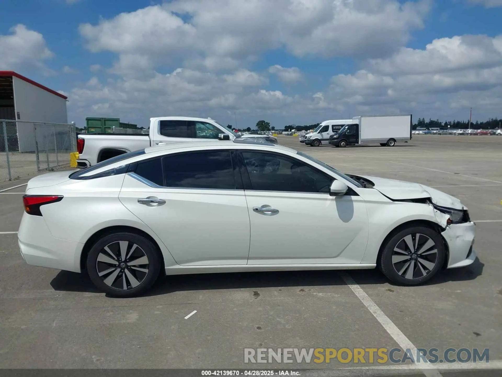 13 Photograph of a damaged car 1N4BL4EV9KC103050 NISSAN ALTIMA 2019