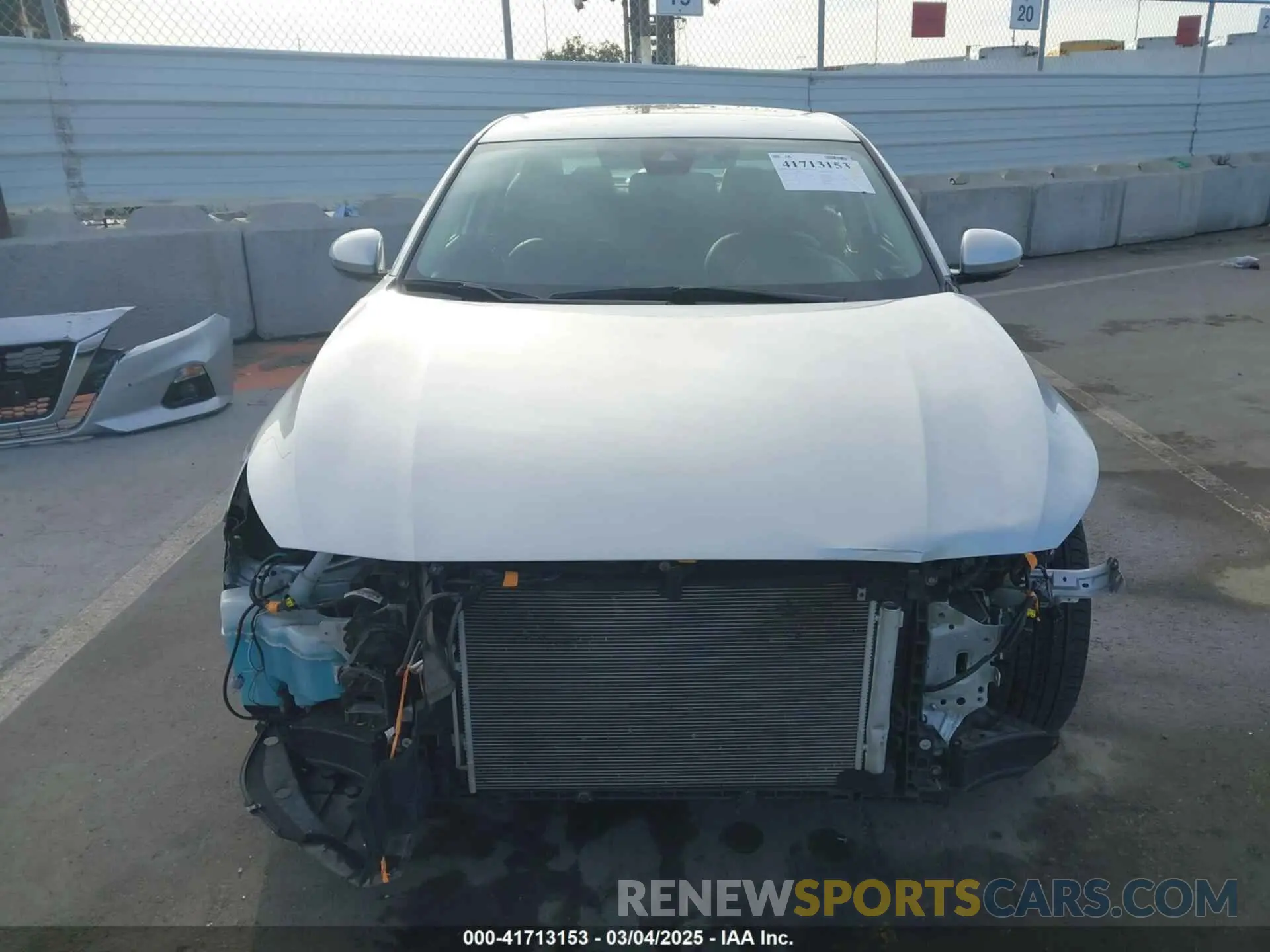 13 Photograph of a damaged car 1N4BL4EV9KC156220 NISSAN ALTIMA 2019