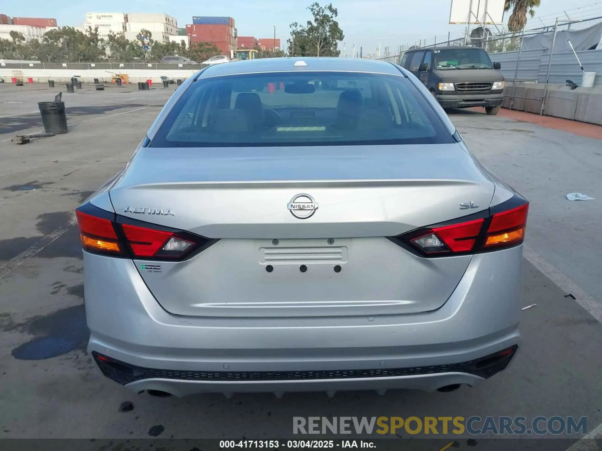 17 Photograph of a damaged car 1N4BL4EV9KC156220 NISSAN ALTIMA 2019