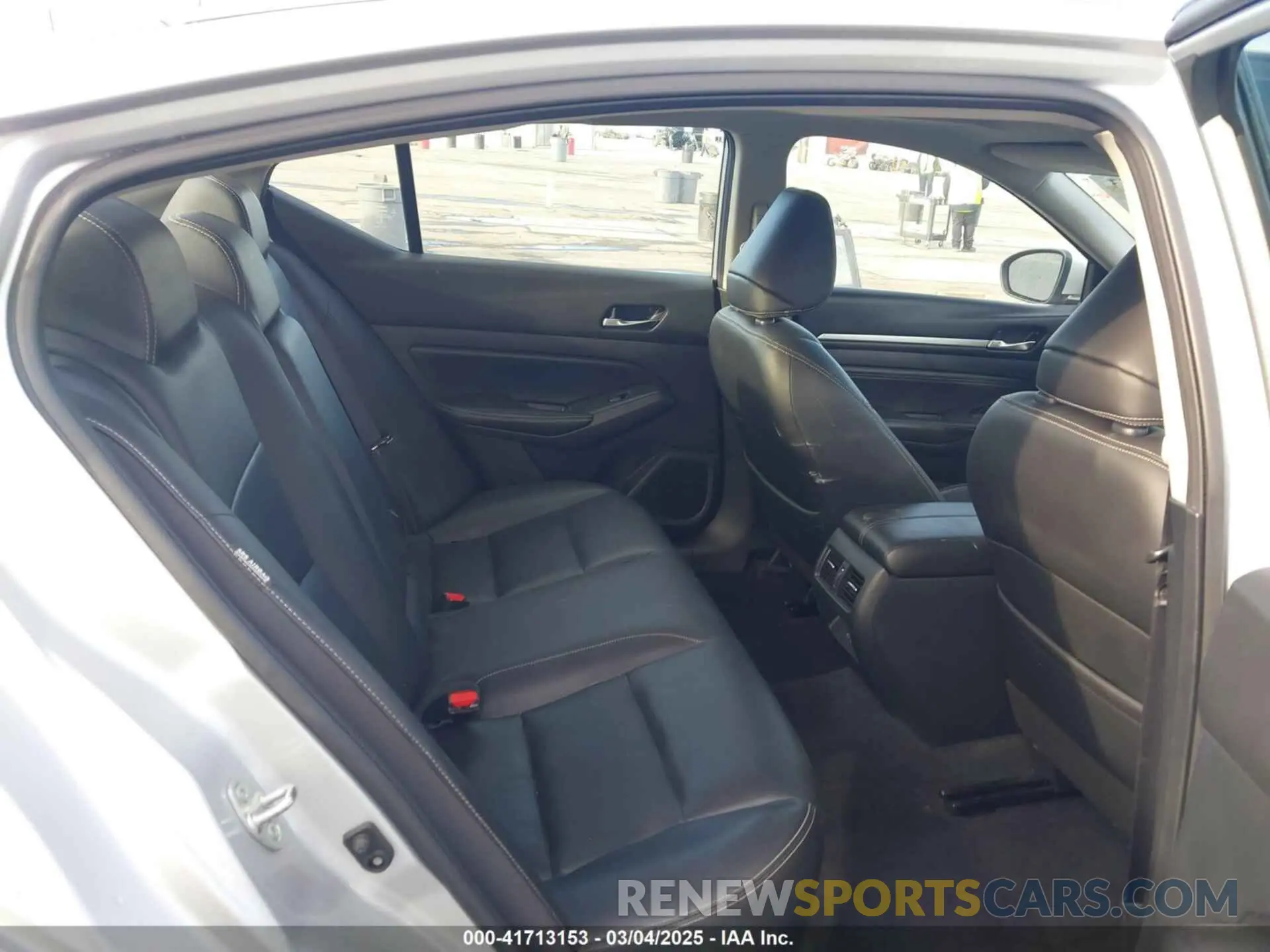 8 Photograph of a damaged car 1N4BL4EV9KC156220 NISSAN ALTIMA 2019