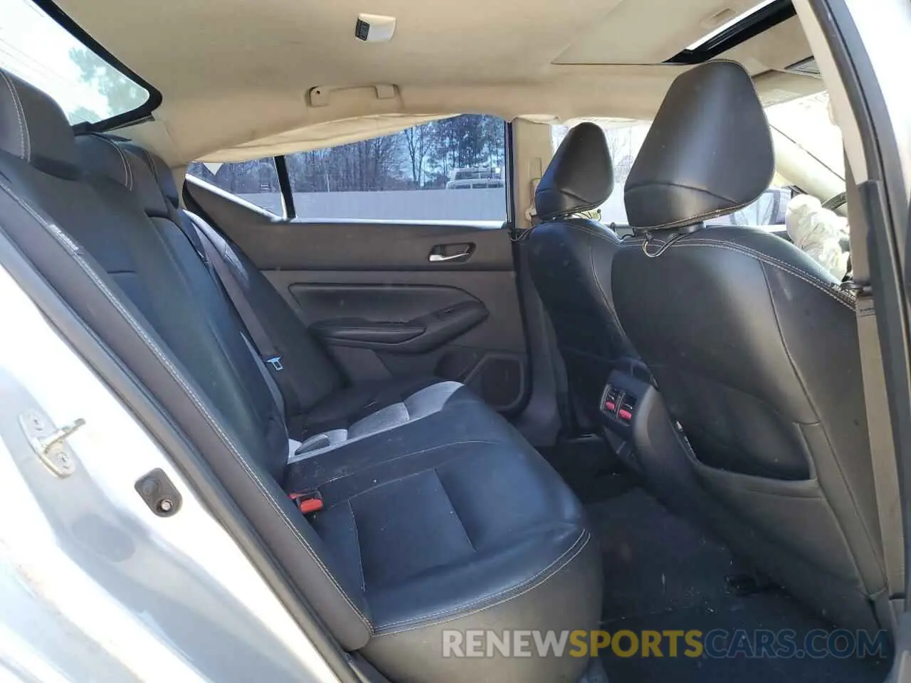 10 Photograph of a damaged car 1N4BL4EV9KC162549 NISSAN ALTIMA 2019
